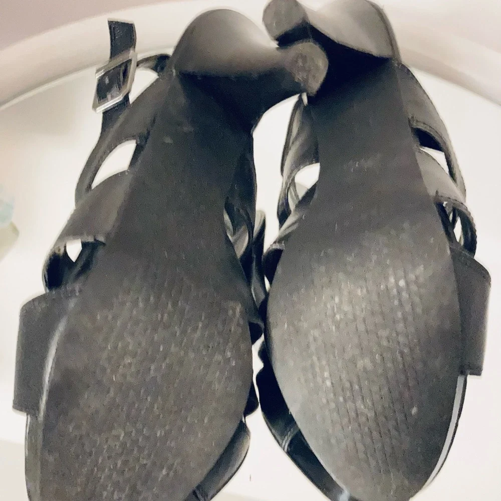 👠Host Pick 👠Vera Wang Strapy Heels - Picture 4 of 11